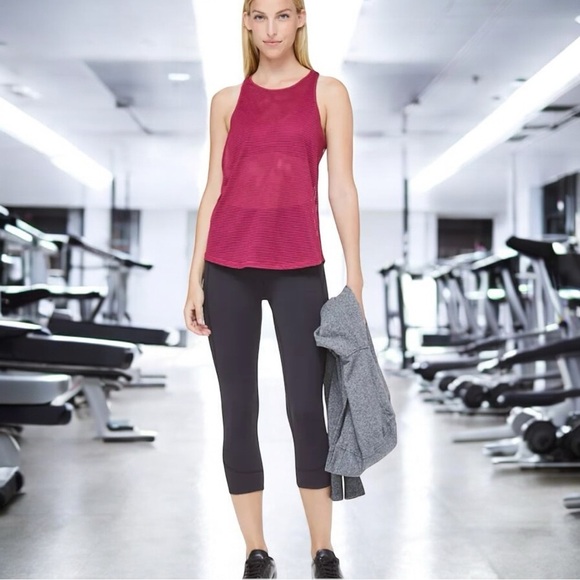 Lululemon Fully Flexed 2-in-1 Tank in Ruby Size 4 Small - Picture 11 of 11